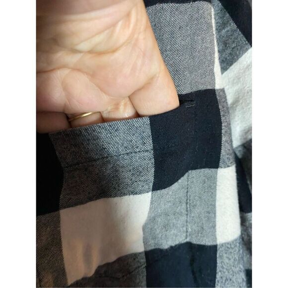 Sonoma women’s black and white checkered flannel shirt, size small  - Picture 5 of 6